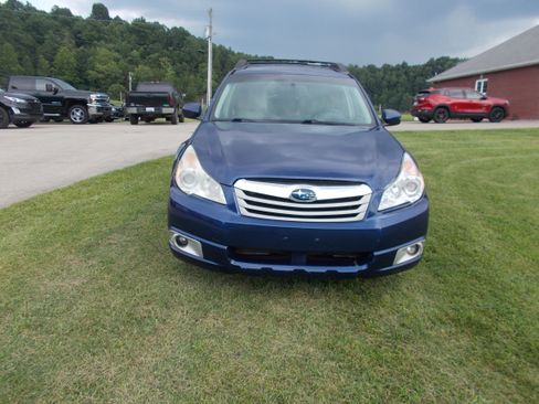 Used 2010 Subaru Outback 2.5i Premium AWD/4WD image 2