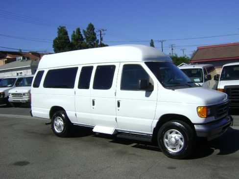 Used 2007 Ford E-250 and Econoline 250 Extended RWD image 3