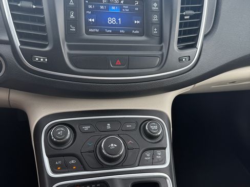 Used 2016 Chrysler 200 Limited image 12