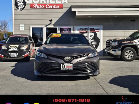 Used 2018 Toyota Camry LE image 2