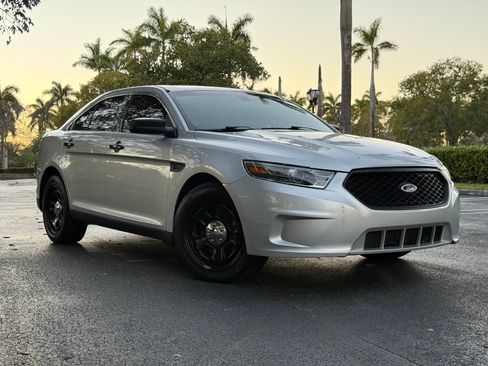Used 2016 Ford Taurus image 3