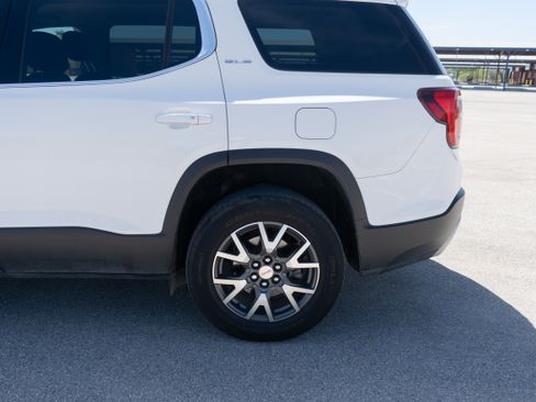 Used 2021 GMC Acadia SLE image 9