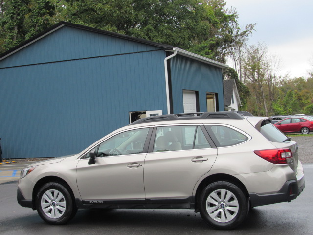 Used 2019 Subaru Outback 2.5i AWD/4WD image 5