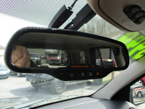 Used 2007 GMC Envoy SLE image 38