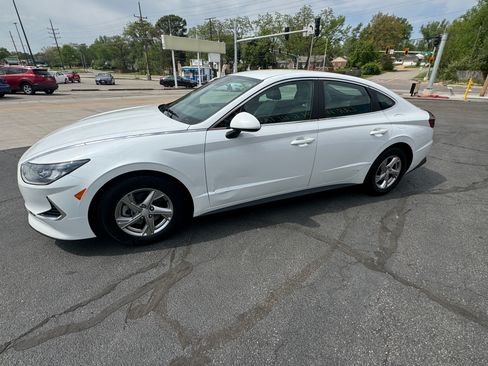Used 2022 Hyundai Sonata SE FWD image 2