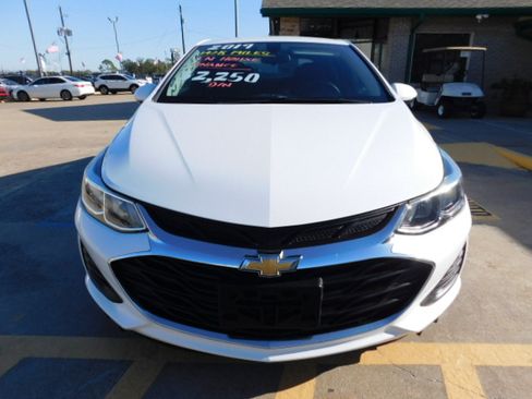 Used 2019 Chevrolet Cruze LS image 3