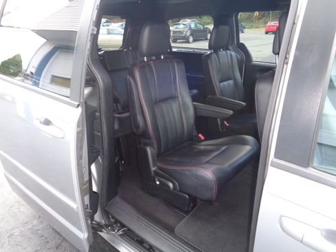 Used 2017 Dodge Grand Caravan GT FWD image 8