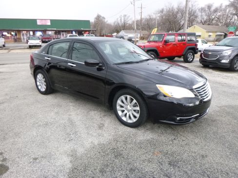 Used 2014 Chrysler 200 Limited image 4