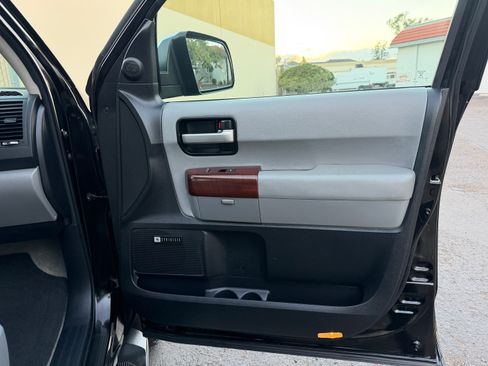 Used 2011 Toyota Sequoia 4WD Platinum image 30