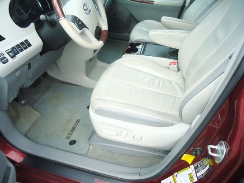 Used 2013 Toyota Sienna XLE Limited FWD image 8