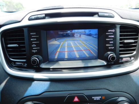 Used 2018 Kia Sorento FWD image 13
