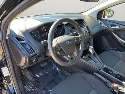 Used 2015 Ford Focus SE image 6