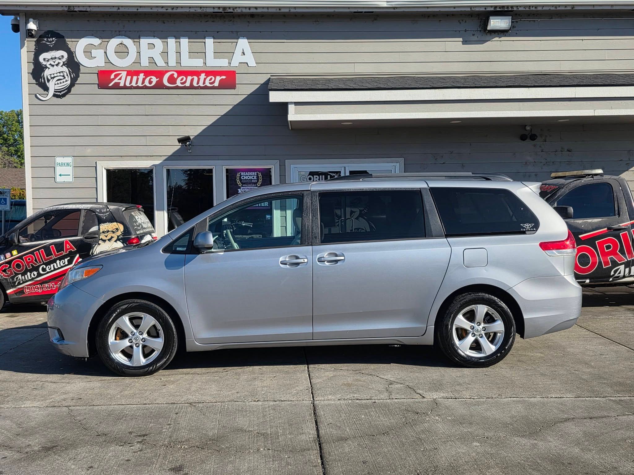 Used 2013 Toyota Sienna LE 8-Passenger FWD image 4