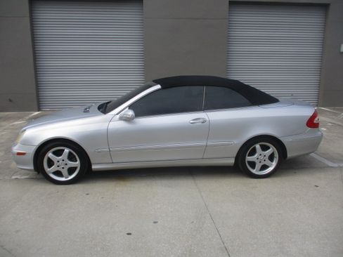 Used 2004 Mercedes-Benz CLK 320 image 1