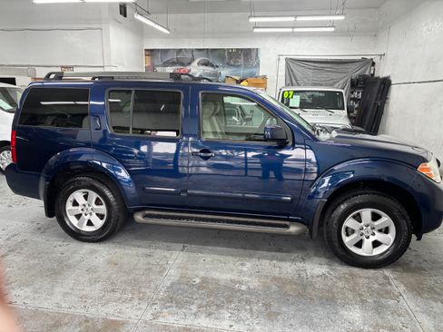 Used 2012 Nissan Pathfinder SV image 8