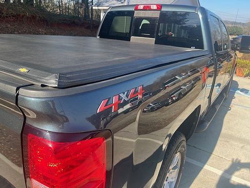 Used 2018 Chevrolet Silverado 1500 LT image 17