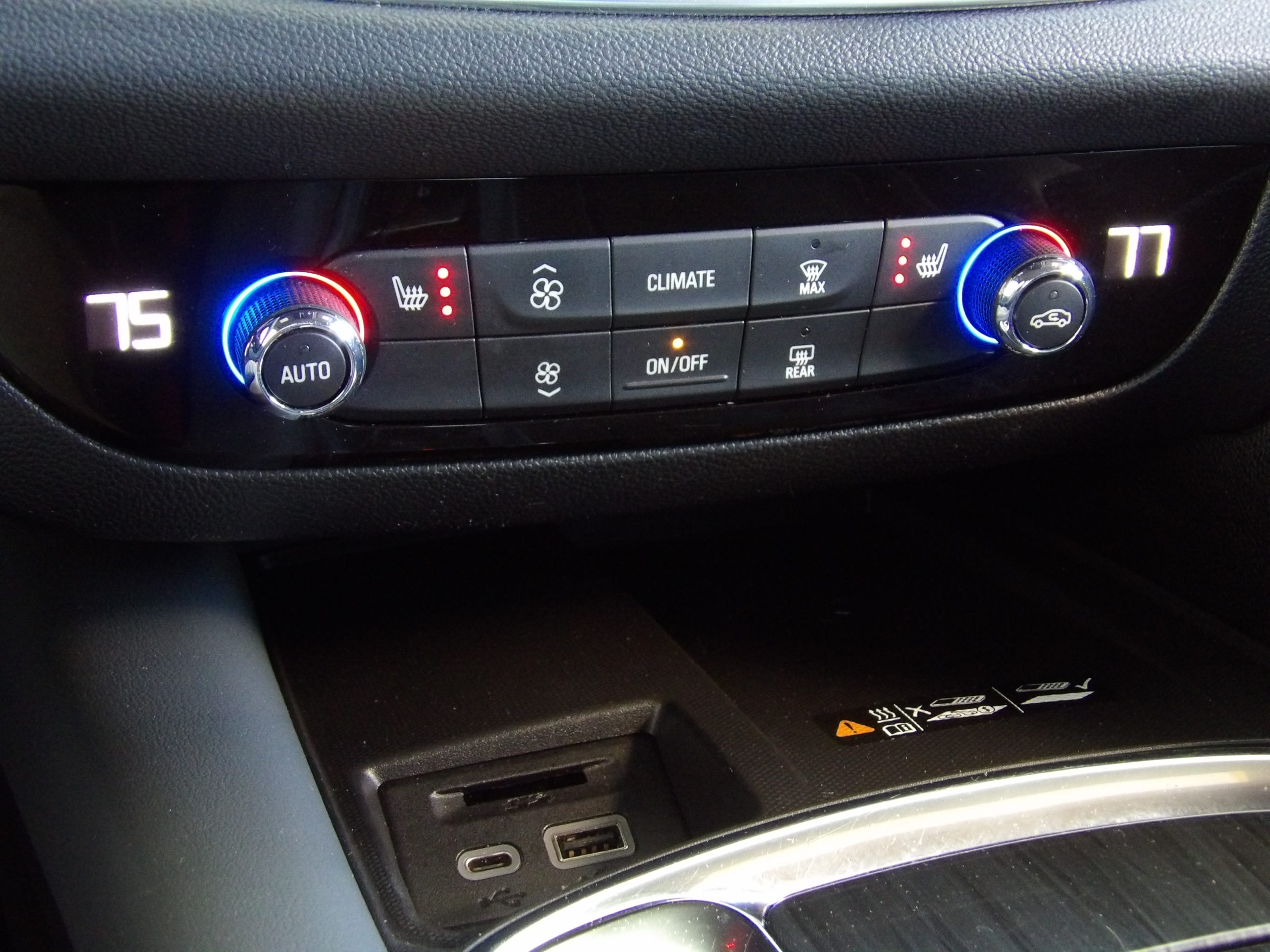 Used 2024 Buick Enclave Essence FWD image 6