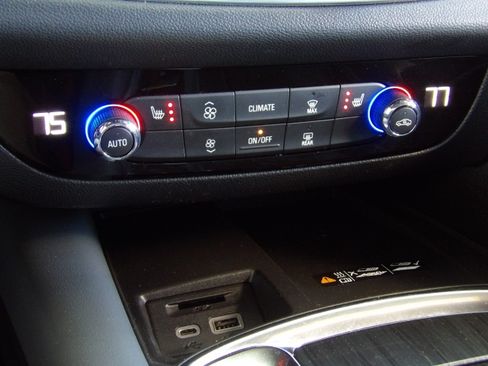 Used 2024 Buick Enclave Essence FWD image 6
