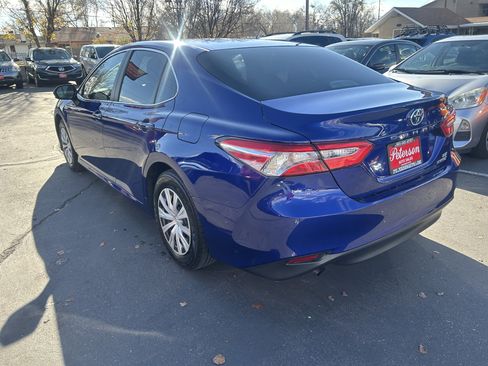 Used 2018 Toyota Camry LE image 19
