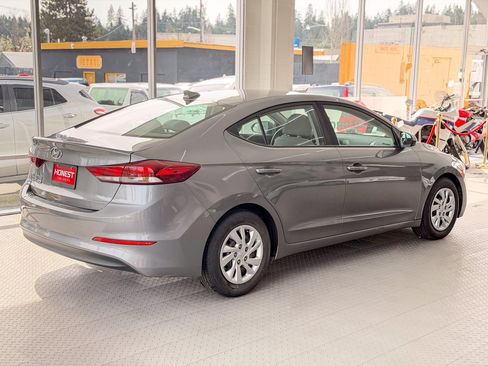 Used 2017 Hyundai Elantra SE image 4