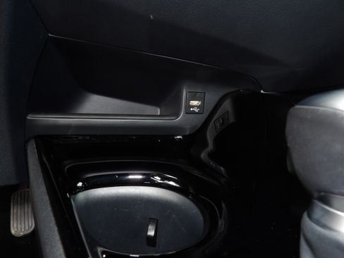 Used 2020 Toyota C-HR XLE image 11