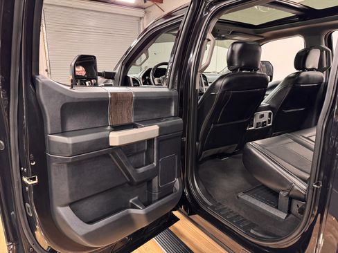 Used 2020 Ford F350 Lariat image 14