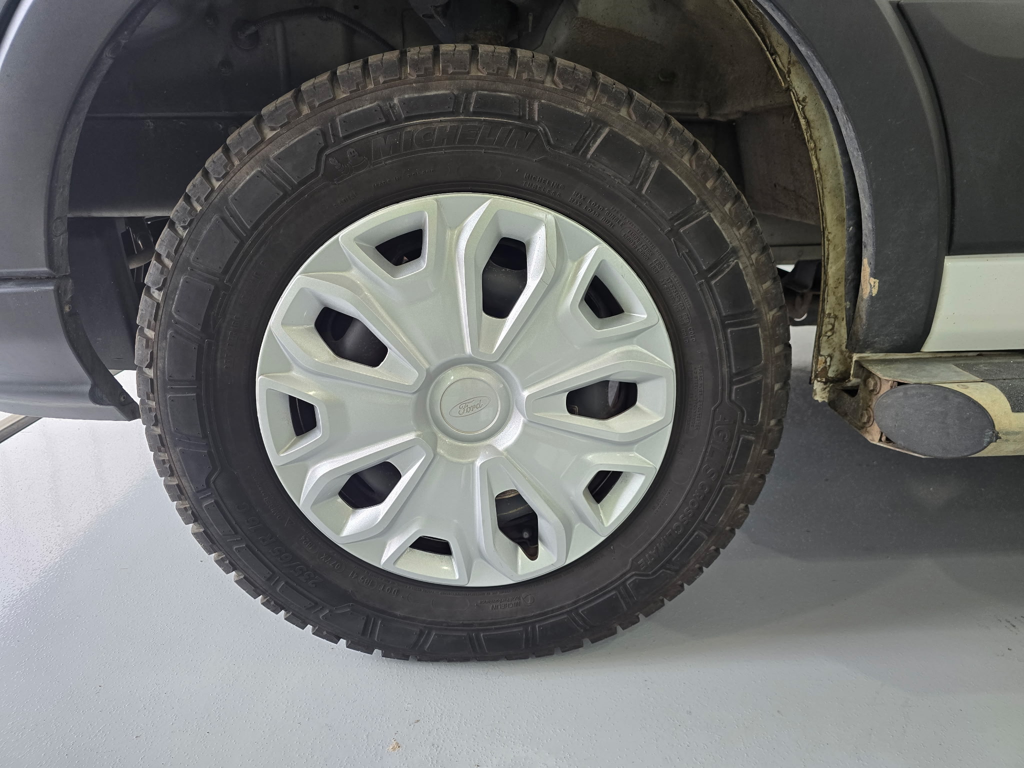 Used 2019 Ford Transit 250 130 Low Roof RWD image 16