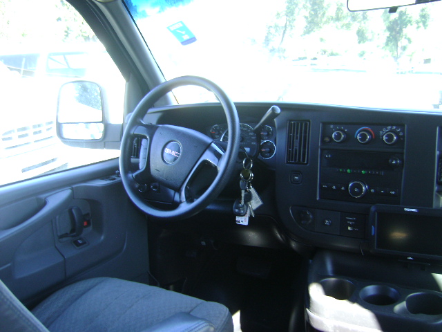 Used 2008 GMC Savana 3500 Extended Passenger RWD image 9