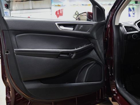 Used 2018 Ford Edge SEL image 29