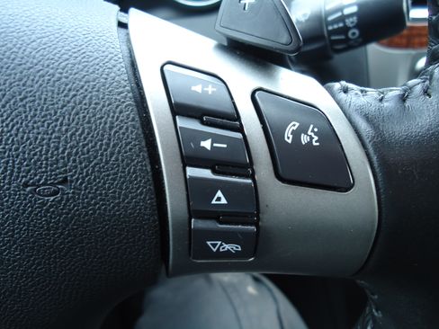 Used 2010 Chevrolet Malibu LTZ image 15