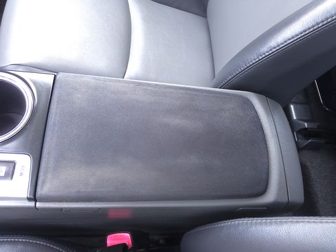 Used 2012 Toyota Prius V Five image 20