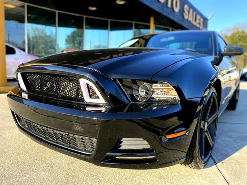 Used 2014 Ford Mustang Coupe image 4
