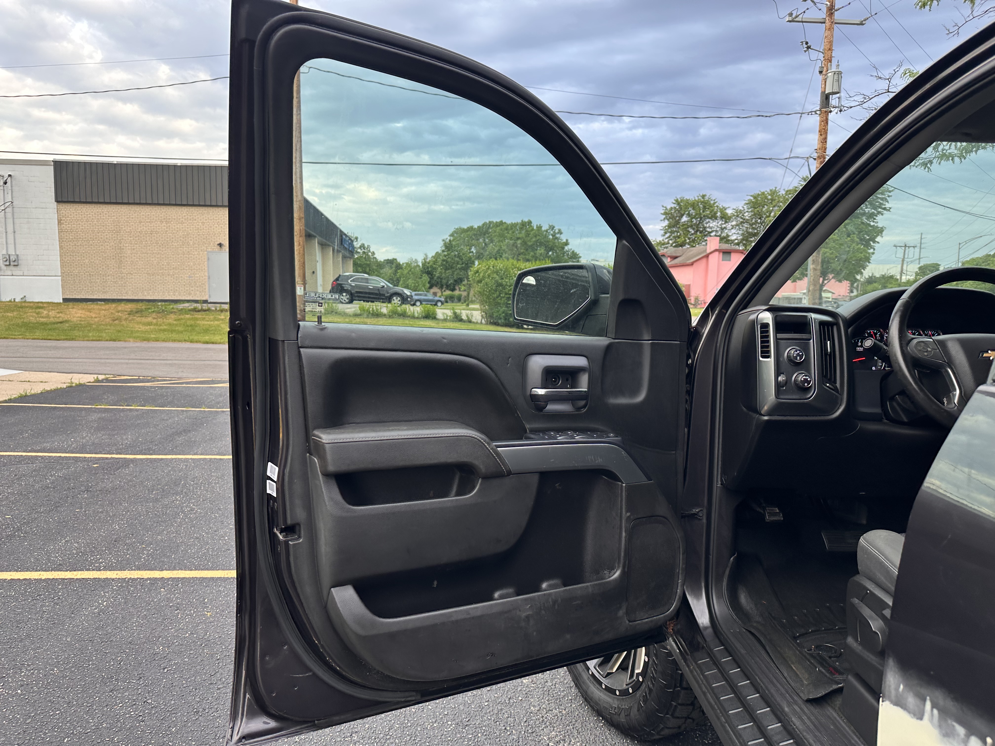 Used 2015 Chevrolet Silverado 1500 4x4 Crew Cab LT image 10