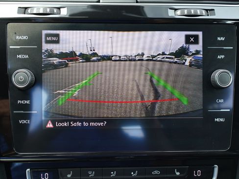 Used 2019 Volkswagen Golf R image 23