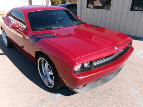 Used 2010 Dodge Challenger R/T image 18