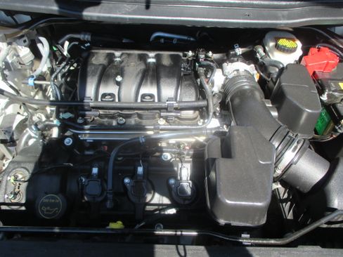 Used 2018 Ford Explorer XLT image 23