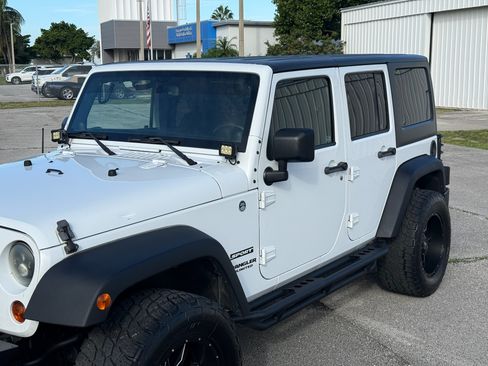 Used 2013 Jeep Wrangler Unlimited Sport image 18