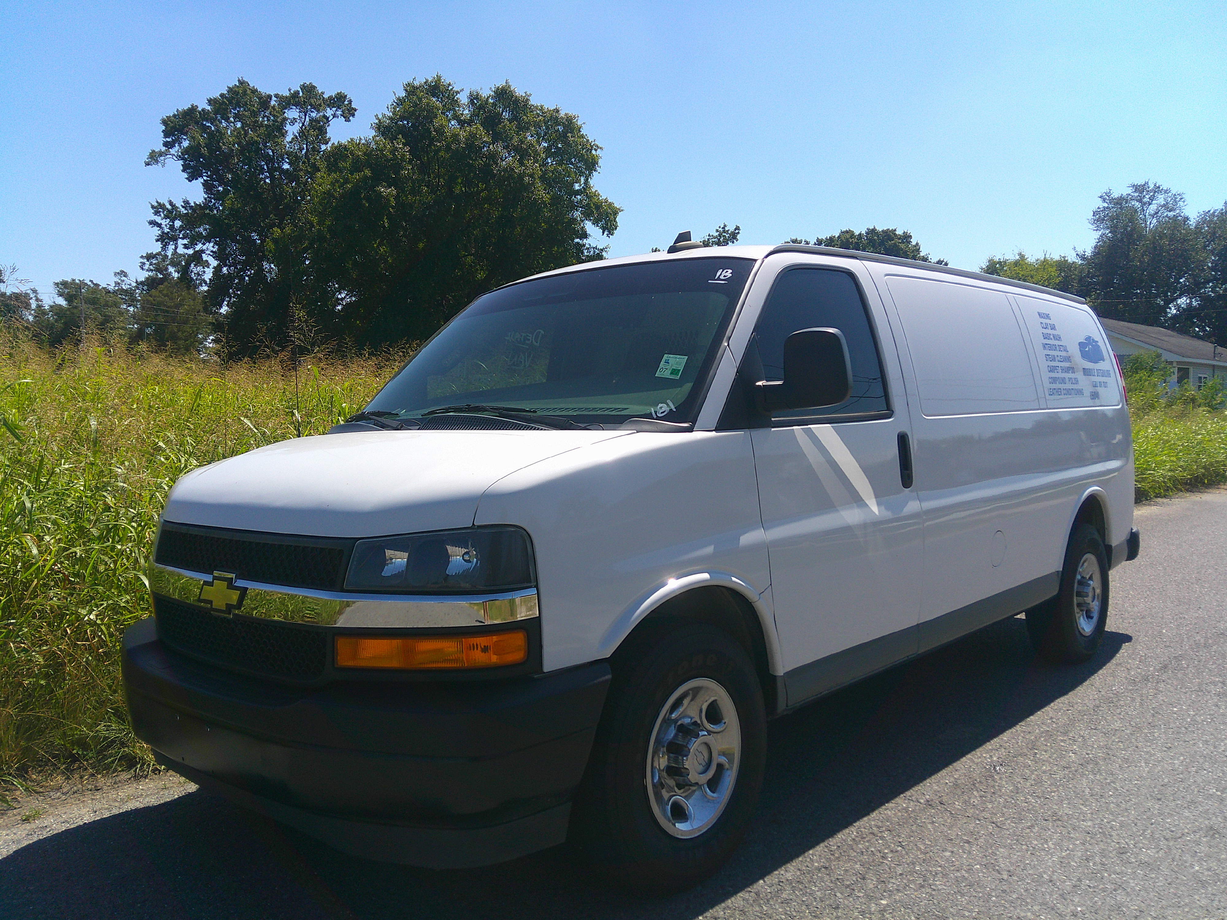 Used 2018 Chevrolet Express 2500 Extended RWD image 13