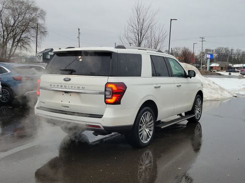 Certified 2023 Ford Expedition Limited image 4
