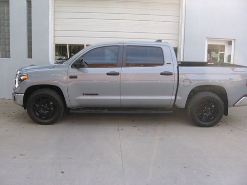 Used 2020 Toyota Tundra SR5 image 3
