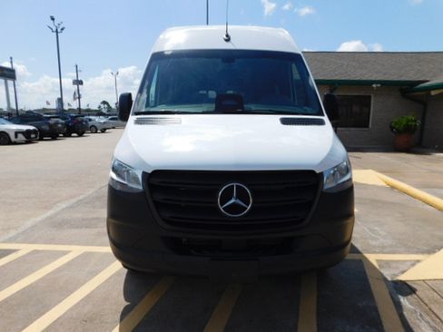Used 2026 Mercedes-Benz Sprinter 2500 170 Passenger image 3