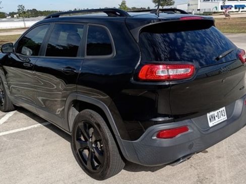 Used 2017 Jeep Cherokee Limited image 4