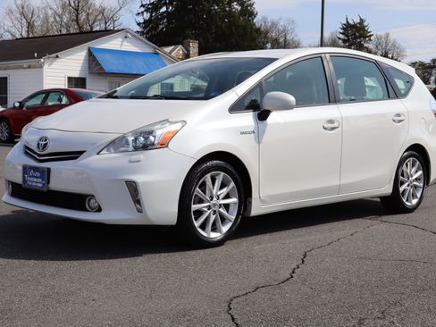 Used 2012 Toyota Prius V Five image 4