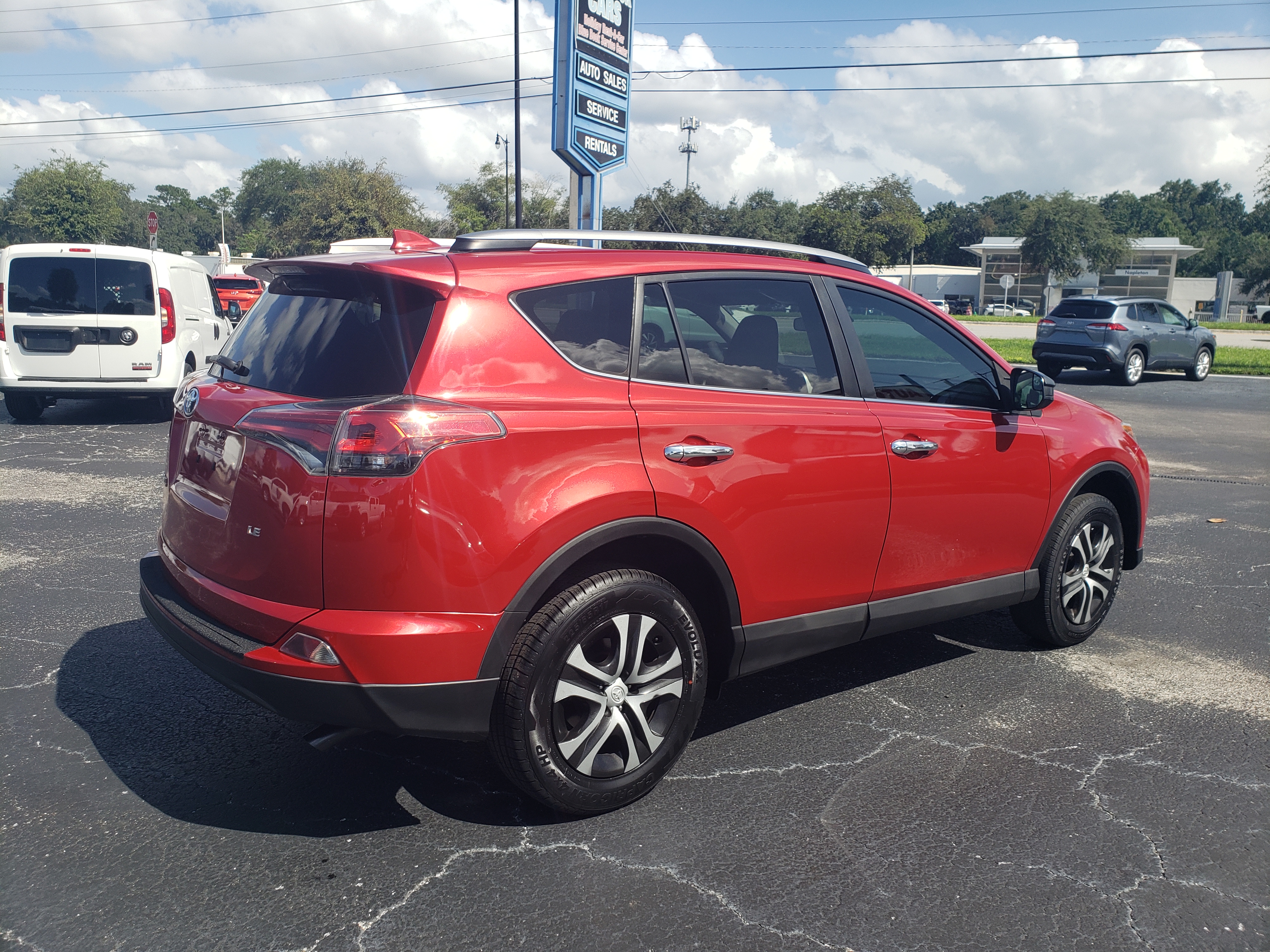 Used 2017 Toyota RAV4 FWD LE image 5