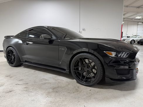 Used 2016 Ford Mustang Shelby GT350 RWD image 2