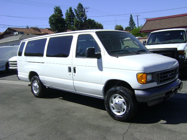 Used 2007 Ford E-350 and Econoline 350 Extended Wagon Super Duty RWD image 3