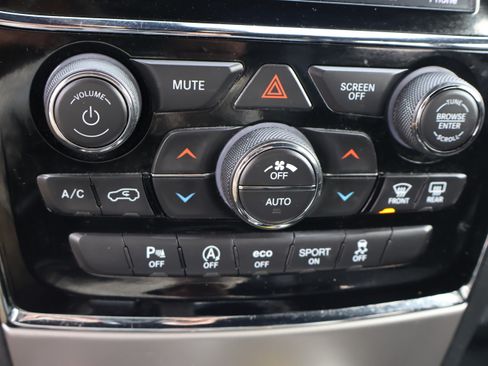 Used 2019 Jeep Grand Cherokee Altitude image 29