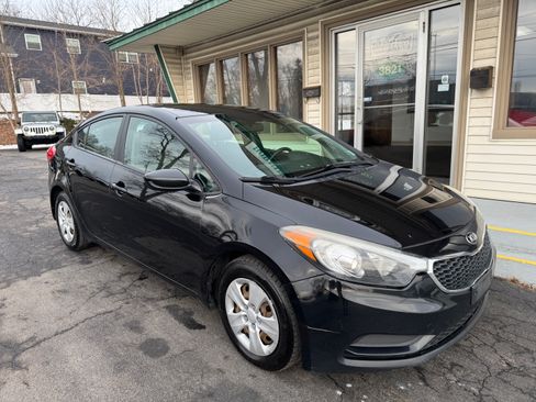 Used 2016 Kia Forte LX image 2