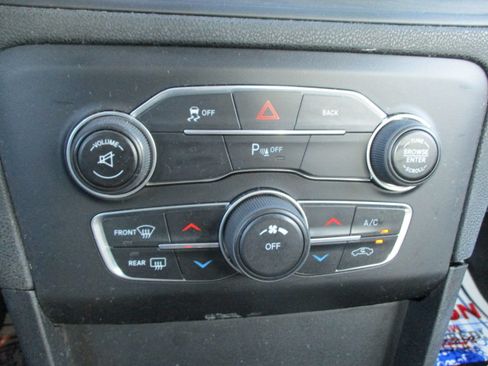 Used 2016 Dodge Charger SE image 38