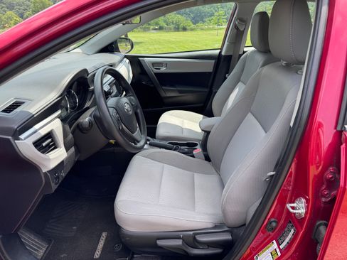 Used 2015 Toyota Corolla LE image 3